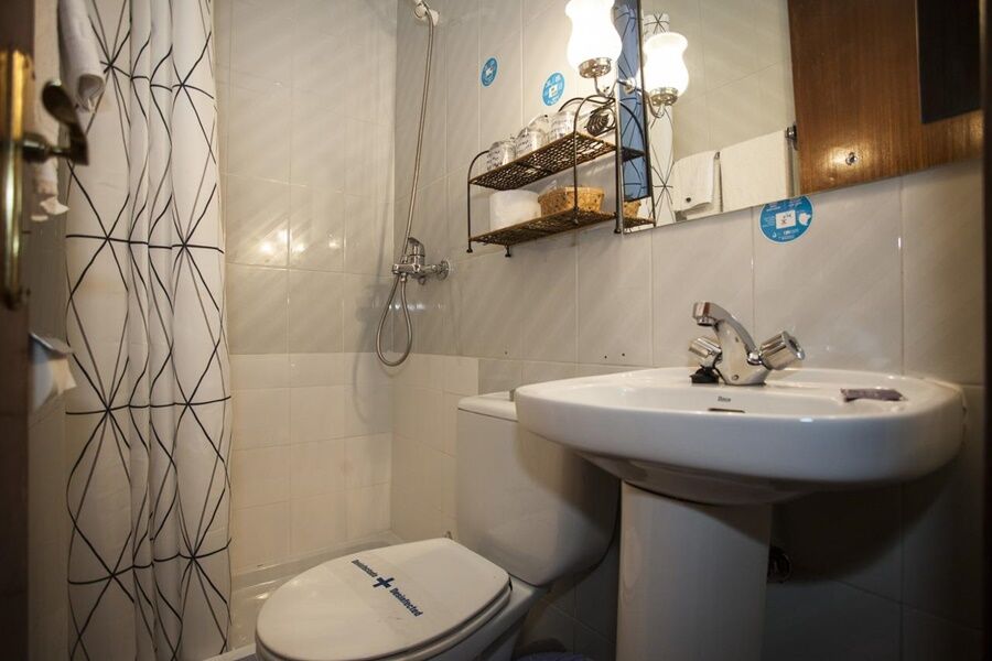 Ch Las Murallas Madrid Ngoại thất bức ảnh